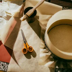 Fiskars Universal papperssax 16 cm, för både höger- och vänsterhänta