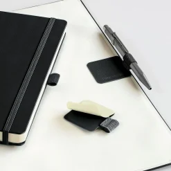 Leuchtturm1917 Pen Loop – svart självhäftande pennhållare till anteckningsböcker