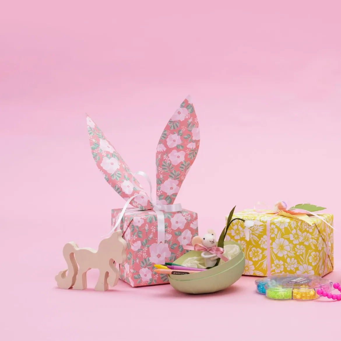 Presentpapper på rulle 10 m × 57 cm – rosa blomsterhav
